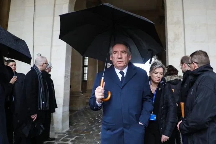 Bayrou vante un gouvernement « d’expérience », avec le retour de Borne, Valls et Darmanin