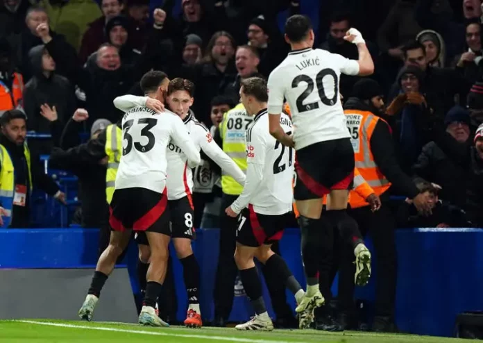 Angleterre: Chelsea craque sur le tard, Manchester City déçoit encore