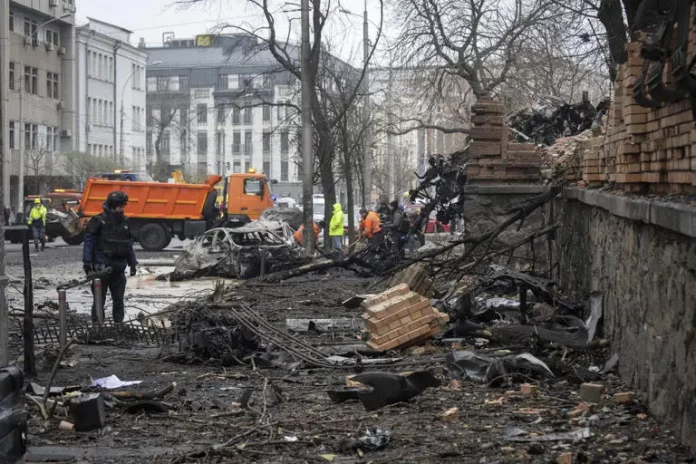Poutine promet encore plus de « destructions » à l’Ukraine après une attaque en Russie samedi
