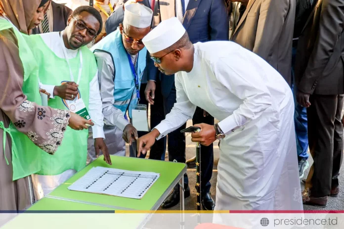 Triples élections au Tchad: les électeurs peu mobilisés, faible participation