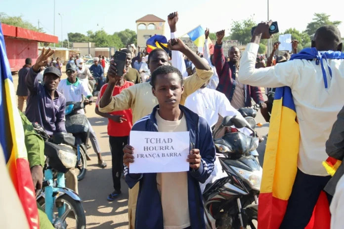 « Tchad hourra, France dehors »: manifestation pour le départ des troupes françaises à N’Djamena