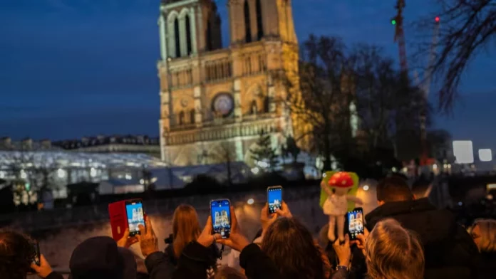 Notre-Dame a rouvert ses portes, cinq ans après avoir été sauvée des flammes
