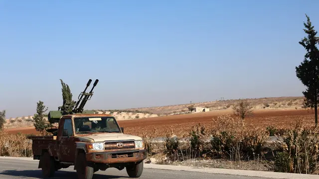 Syrie: des habitants de Homs fuient en masse après la progression rebelle
