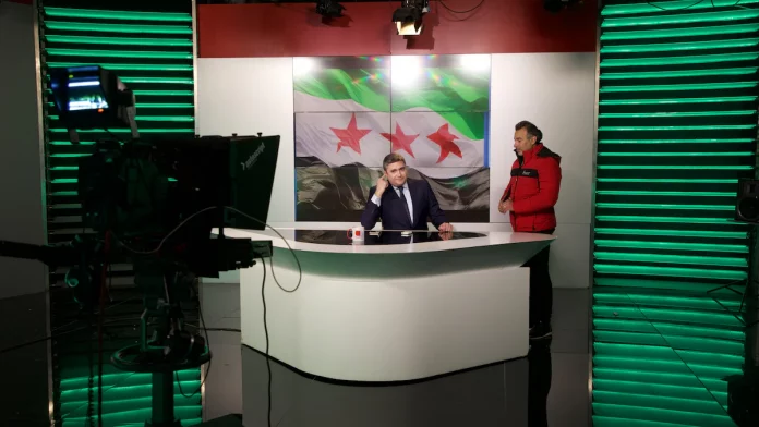 De « gloire à Bachar » à « vive la révolution », la transformation éclair des médias syriens