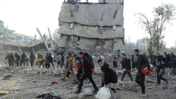 Des milliers de Gazaouis déplacés rentrent chez eux au premier jour du cessez-le-feu