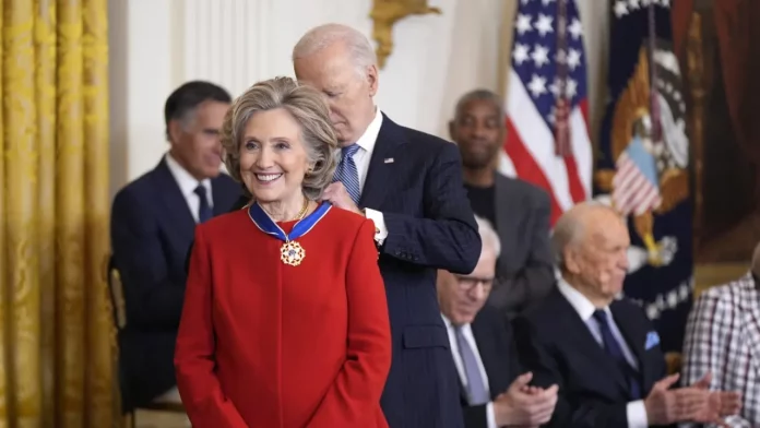 Soros, Bono, Hillary Clinton: dernière salve de décorations pour Biden