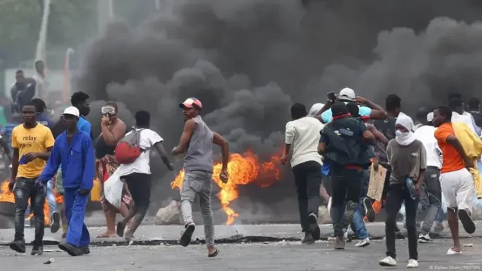 Le Mozambique pleure des dizaines de personnes tuées en deux mois de violences post-électorales