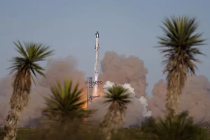 SpaceX réussit à rattraper le premier étage de sa mégafusée Starship mais perd le second
