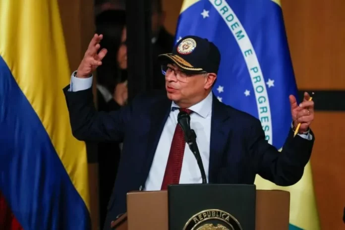 Trump suspend les sanctions douanières contre Bogota après un accord sur les migrants