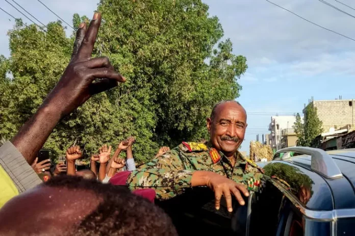 Soudan: le chef de l’armée retrouve son quartier général à Khartoum