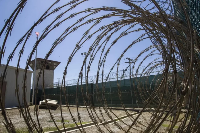 Trump peut-il légalement envoyer 30.000 migrants à Guantanamo ?