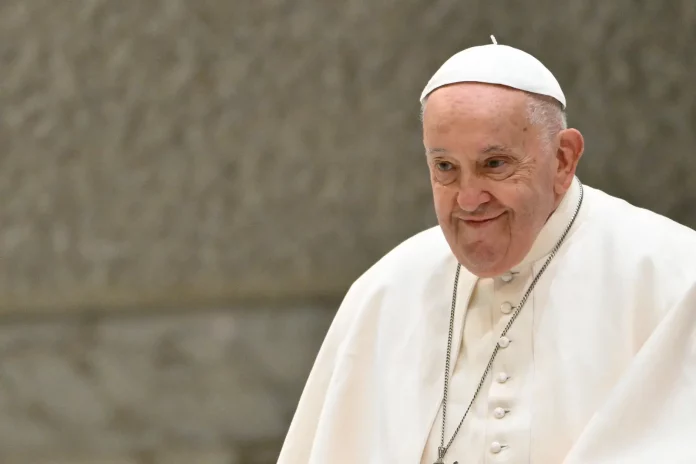 Le pape François dans un « état critique », son « pronostic est actuellement réservé »