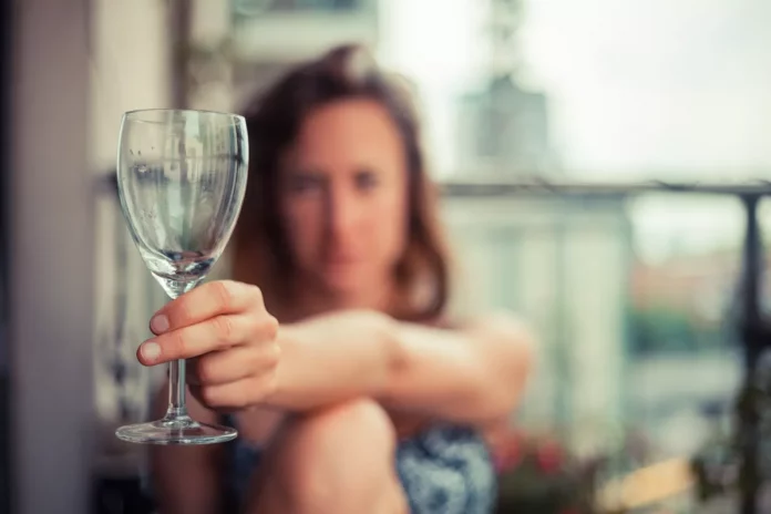 Cancer du sein et alcool, des liaisons dangereuses sous-estimées par les femmes françaises