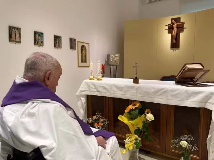 Le pape, hospitalisé depuis le 14 février, rentrera dimanche au Vatican