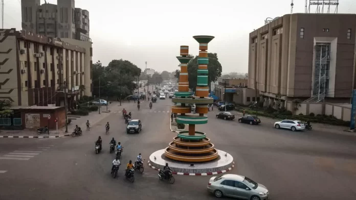 Burkina Faso: deux journalistes arrêtés dans une nouvelle vague de répression des voix dissidentes