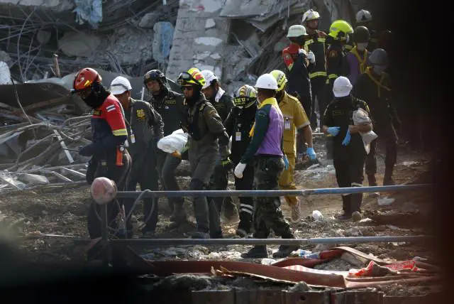Séisme : plus de 1.600 morts en Birmanie, recherches tous azimuts de survivants