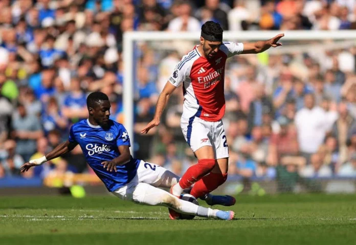 Angleterre: Arsenal freiné avant Madrid, Aston Villa en forme avant Paris