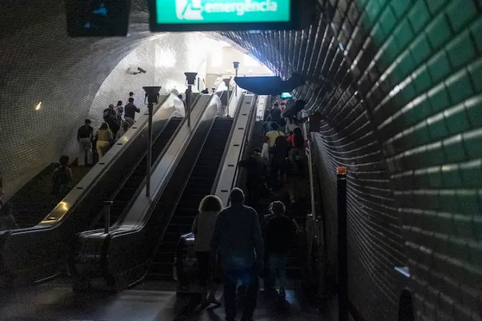 Chaos dans les rues d’Espagne, frappée par une panne d’électricité géante