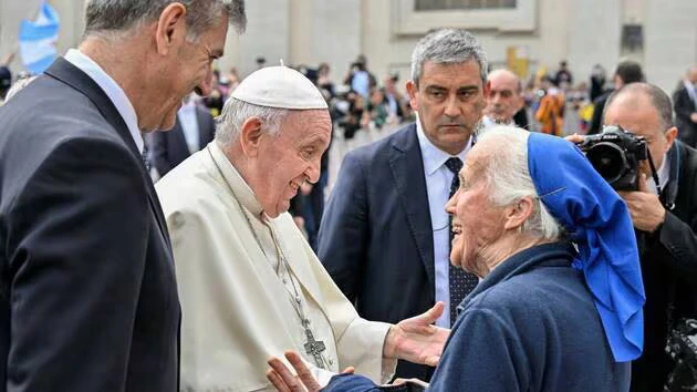 Soeur Geneviève, l’amie du pape François qui a brisé le protocole