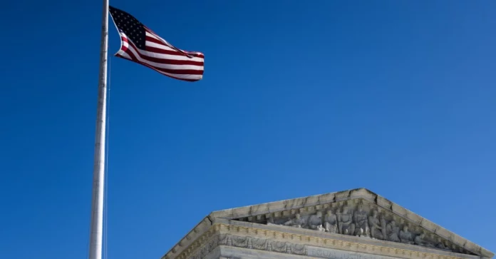 Derrière le droit du sol, la Cour suprême américaine soupèse les pouvoirs des juges