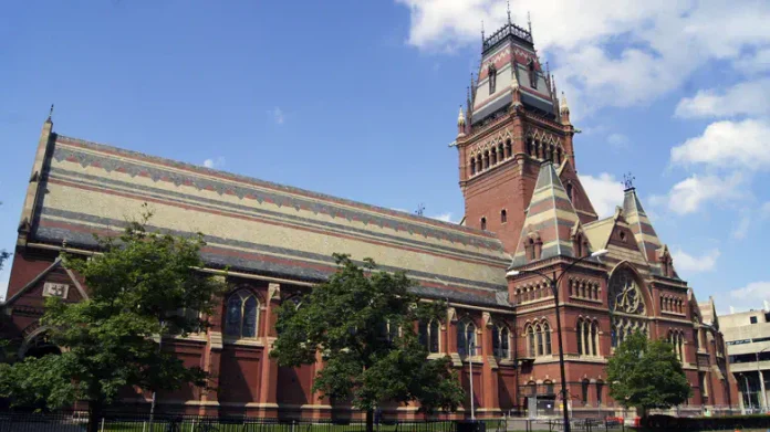 Etudiants étrangers: Harvard obtient un sursis face à Trump