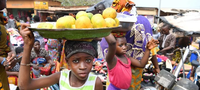Douala : Des jeunes écoliers se transforment en entrepreneurs