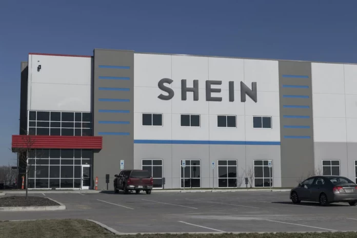 Comprendre la polémique autour de Shein, emblème de l' »ultra fast fashion »