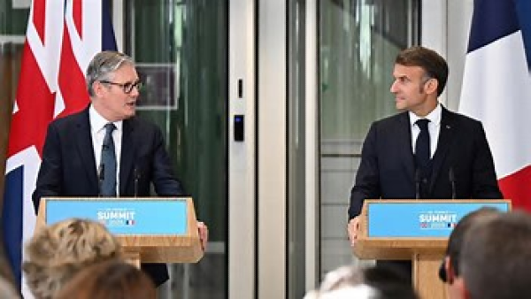 Accord franco-britannique sur un échange de migrants au dernier jour de la visite d’Etat de Macron