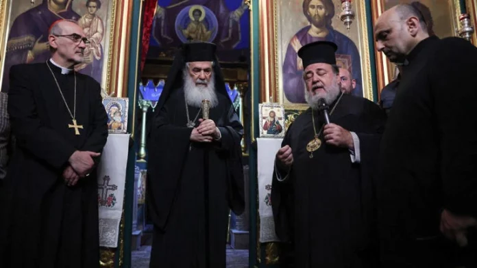 Des hauts dignitaires chrétiens à Gaza après des tirs israéliens meurtriers sur une église