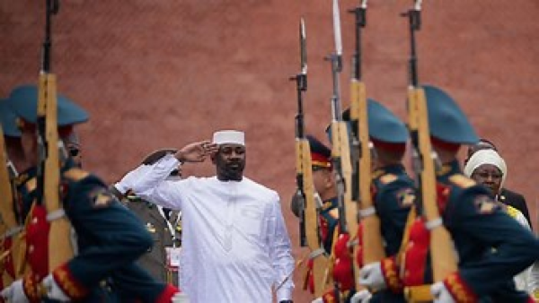 Mali: le chef de la junte promulgue la loi lui accordant un mandat illimité de président