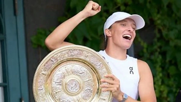 Tennis: Swiatek reine impitoyable et « inattendue » de Wimbledon