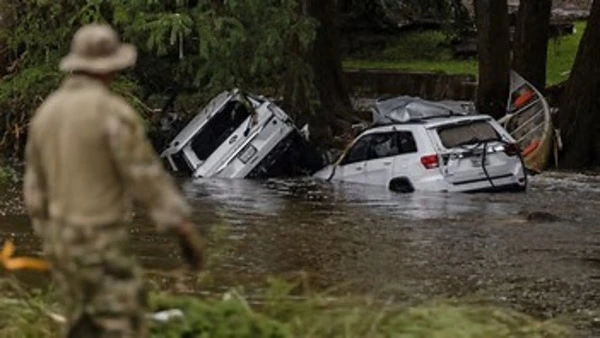 Inondations au Texas: près de 110 morts, les sauveteurs éprouvés