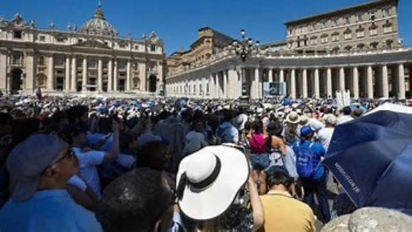 Vatican: le pape s’offre un bain de foule surprise auprès de 120.000 jeunes