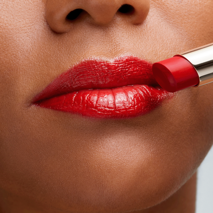 Rouge à lèvres : Entre glamour et poison silencieux