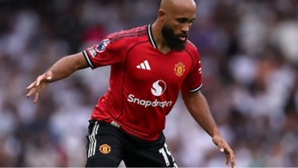 Angleterre: Chelsea gagne avec la VAR et Manchester United, avec le coeur