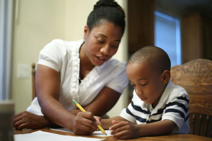 Cours de vacances : Les élèves préparent déjà la rentrée à Douala