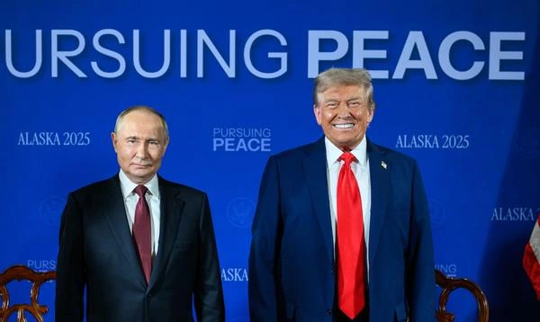 Trump et Poutine achèvent une réunion de près de trois heures