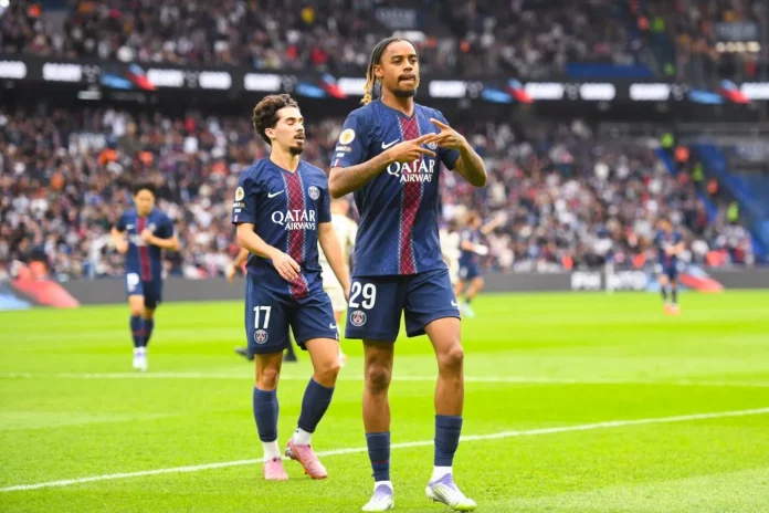 Ligue 1: le PSG domine Lens grâce à Barcola mais perd « Kvara »