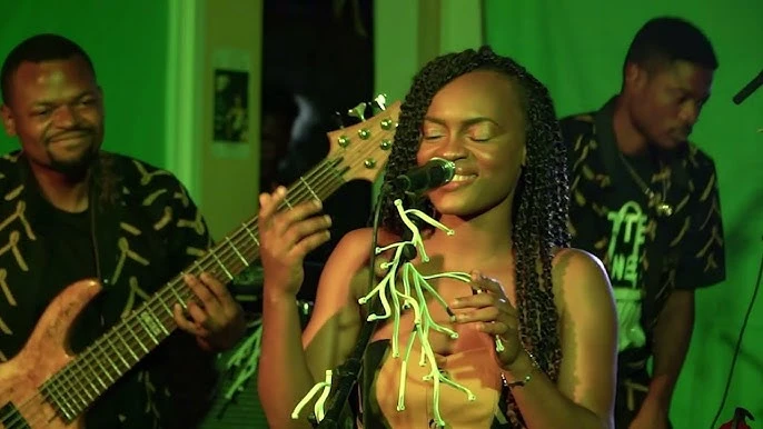 Joys Sa’a : chanter en yemba pour toucher le monde — réponse à une artiste qui ose