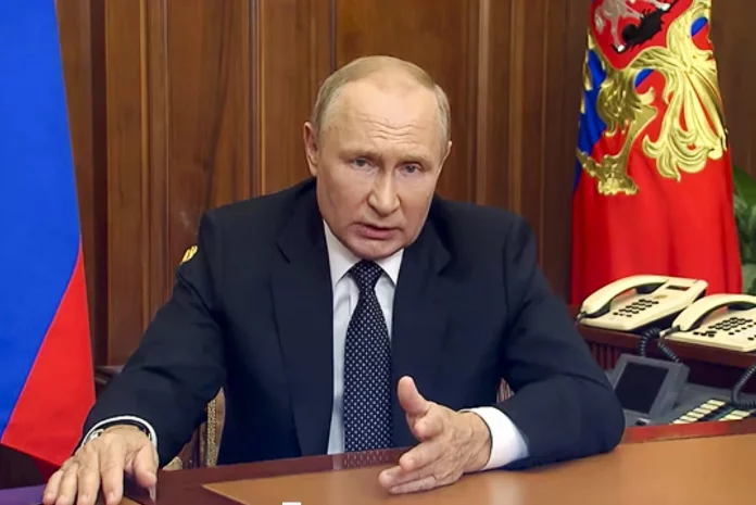 Le Kremlin estime que les négociations de paix avec l’Ukraine sont en « pause »