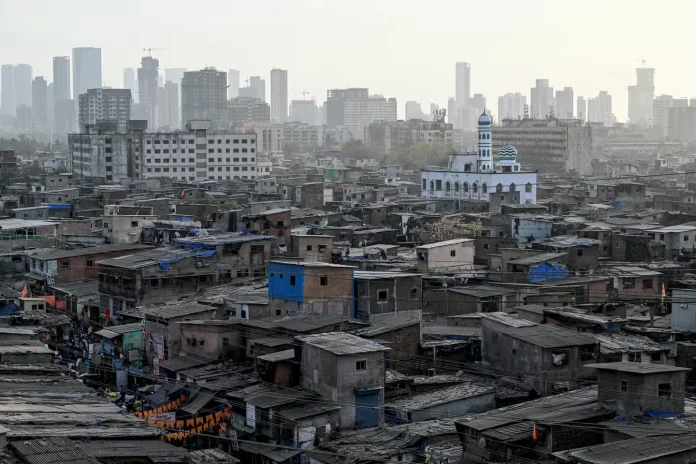 À Bombay, le plus grand bidonville d’Asie est à vendre