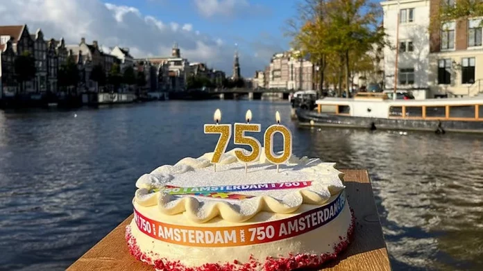 750 ans d’Amsterdam, capitale vibrante en proie au tourisme de masse