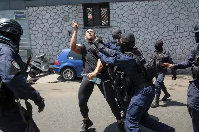 Des soldats malgaches rejoignent les milliers de manifestants à Antananarivo