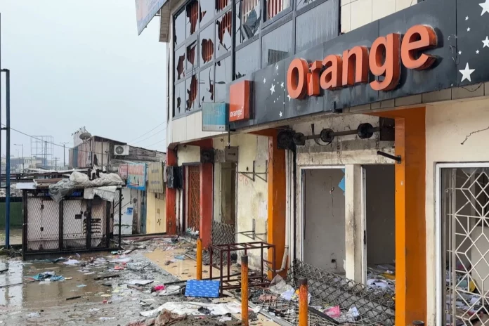 Cameroun: l’opposant Tchiroma se dit protégé par une partie de l’armée et appelle aux « villes mortes »