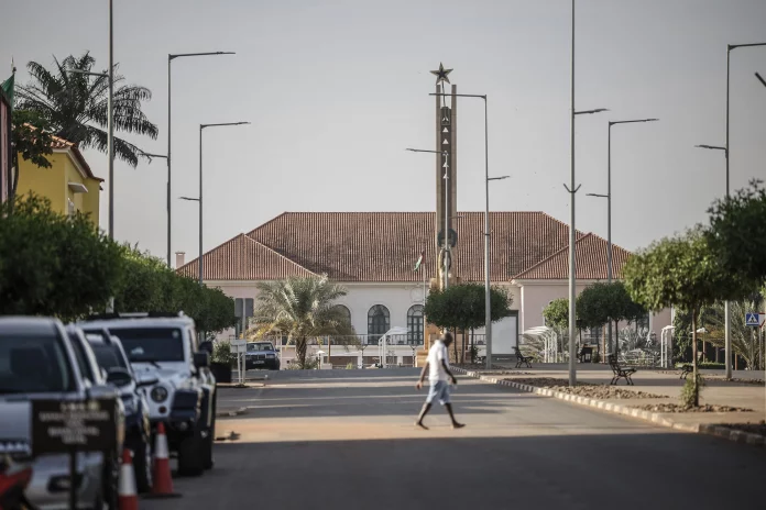Coup d’État militaire en Guinée-Bissau : président arrêté et élections suspendues