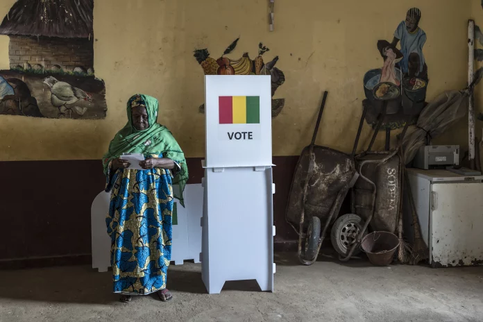 Scrutin sans surprise en Guinée : calme, abstention et favori incontesté