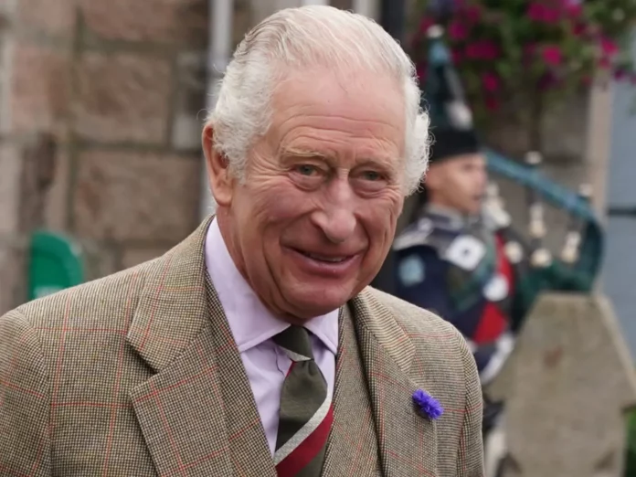 Bonne nouvelle pour Charles III : traitement allégé et message d’espérance