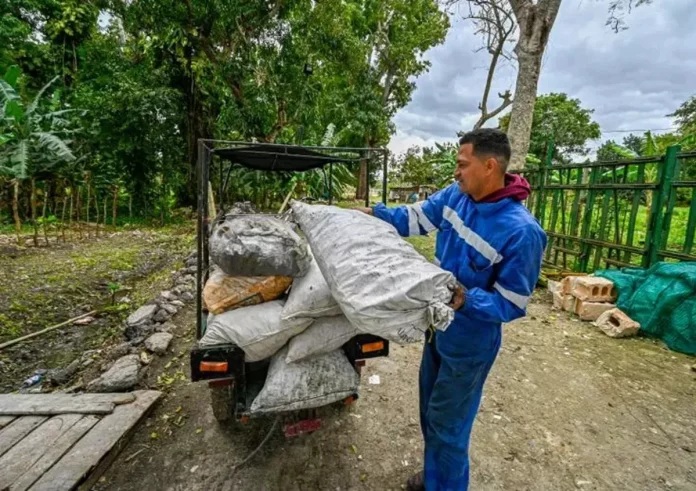Cuba : Charbon de bois et panneaux solaires comme palliatifs