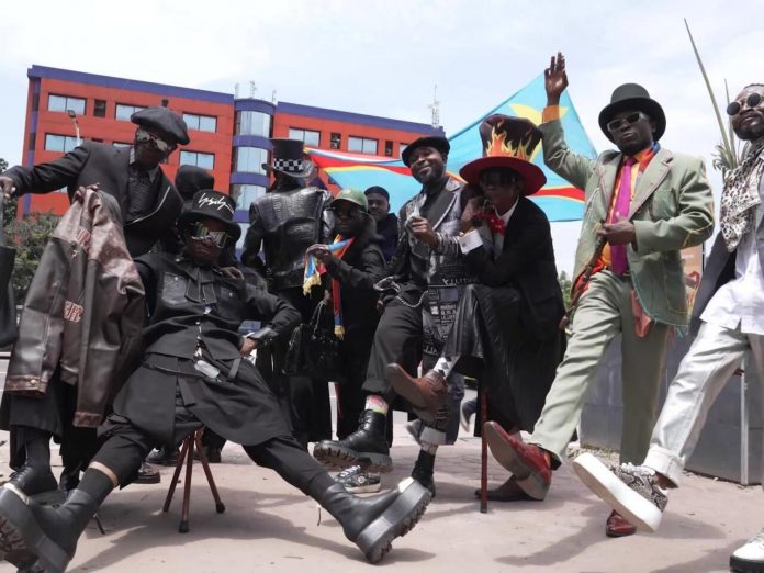 Kinshasa : Les sapeurs célèbrent le père de la Sape