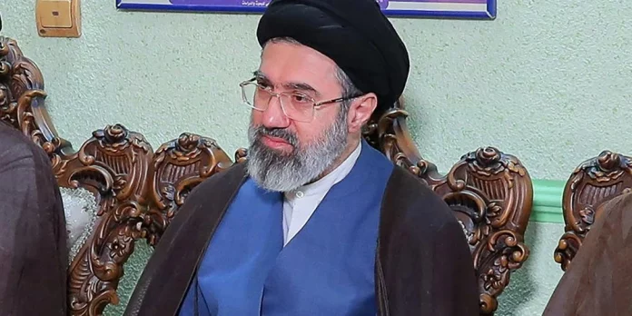 Mojtaba Khamenei devient le nouveau guide suprême de l’Iran en pleine guerre avec Israël et les États-Unis